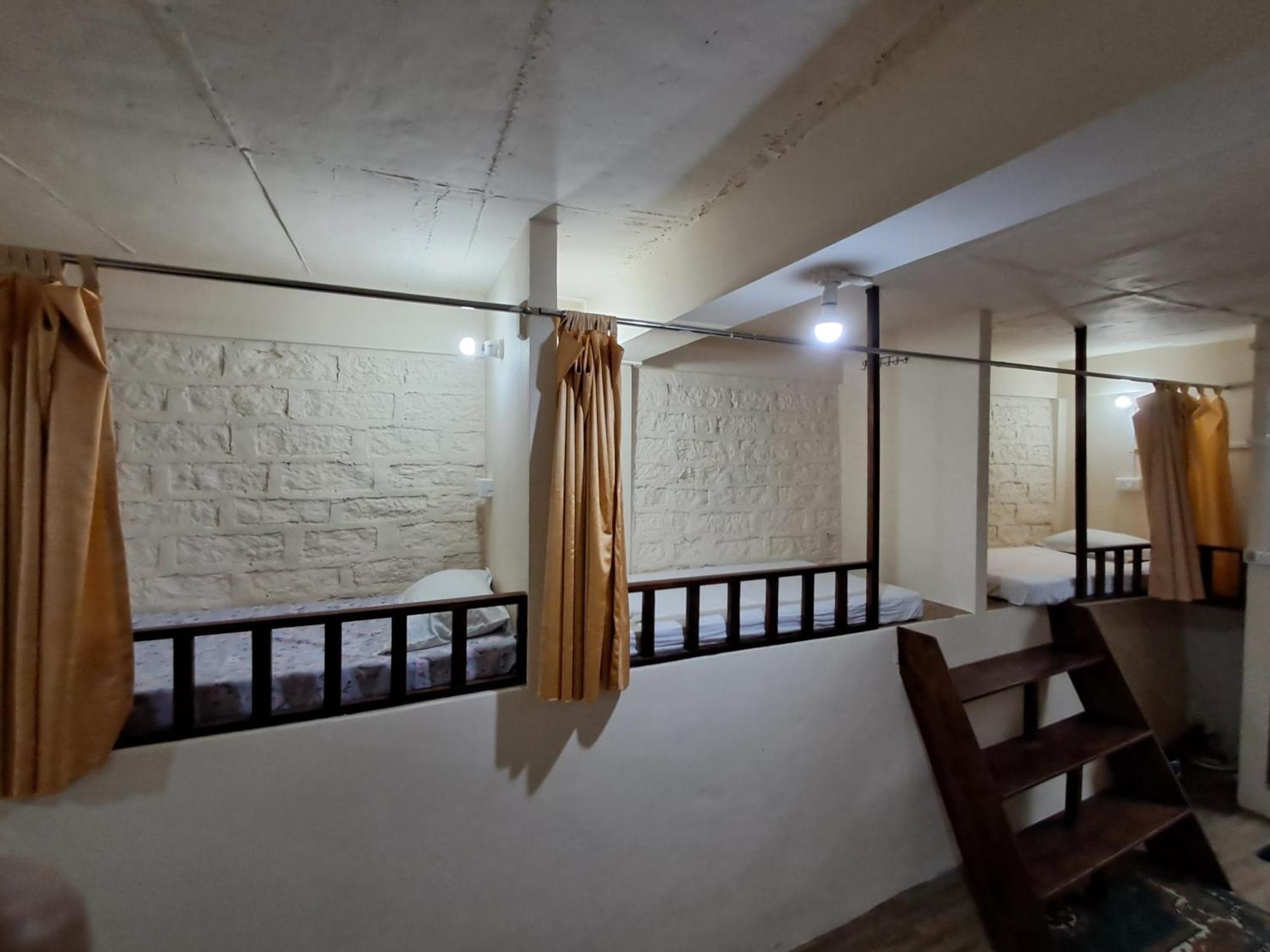 Dormitories/Hosteller, Giftland Homestay Āīzawl エクステリア 写真