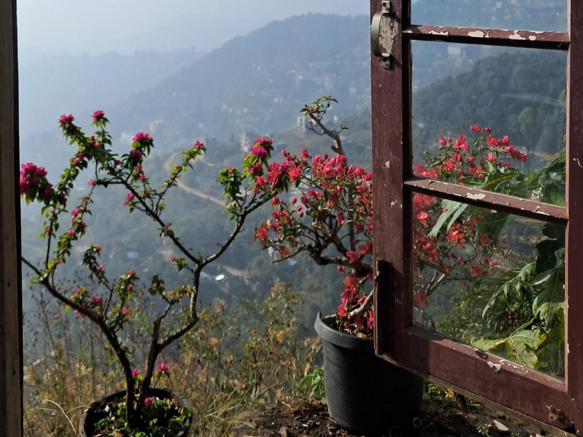 Dormitories/Hosteller, Giftland Homestay Āīzawl エクステリア 写真